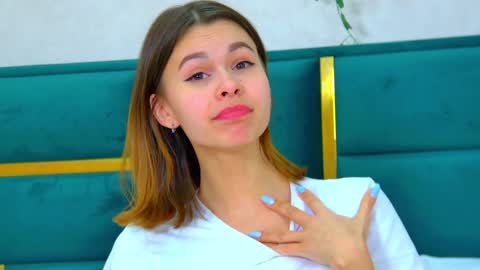 Snapshot of pollylanders chatting on 01.13.25 Polly online show from 01.13.25