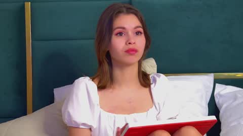 Snapshot of pollylanders chatting on 02.25.25 Polly online show from 02.25.25