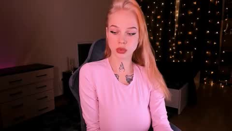 Snapshot of polusladkoye chatting on 12.20.25 Megan.online online show from 12.20.25