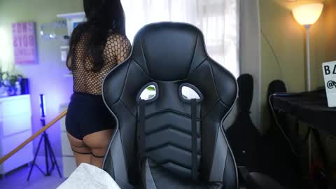  - Help me Reach 100 thumbs up  online show from 03.18.26