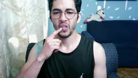 Snapshot of ponzothc chatting on 11.04.25 ponzothc online show from 11.04.25