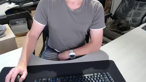 Snapshot of poodledude chatting on 10.13.25 Dave online show from 10.13.25