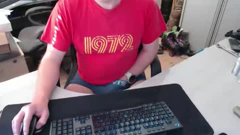 Snapshot of poodledude chatting on 04.02.26 Dave online show from 04.02.26