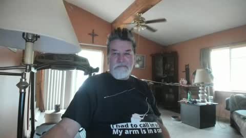 Snapshot of popcorn_peanut chatting on 11.23.25 xoxo online show from 11.23.25