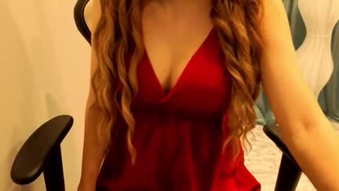 Snapshot of poppybloopy chatting on 09.19.25 April online show from 09.19.25