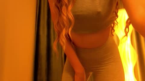 Snapshot of poppybloopy chatting on 09.27.25 April online show from 09.27.25