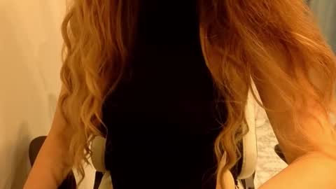 Snapshot of poppybloopy chatting on 10.05.25 April online show from 10.05.25