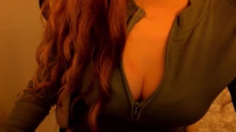 Snapshot of poppybloopy chatting on 11.23.25 April online show from 11.23.25