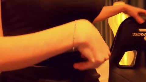 Snapshot of poppybloopy chatting on 12.19.25 April online show from 12.19.25