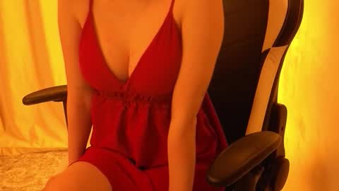 Snapshot of poppybloopy chatting on 01.18.26 April online show from 01.18.26