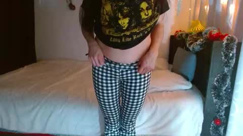 Snapshot of porcelainlux chatting on 01.04.25 porcelainlux online show from 01.04.25