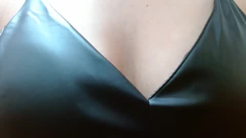 Snapshot of porcelainlux chatting on 11.14.25 porcelainlux online show from 11.14.25