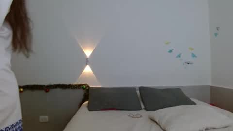 Snapshot of porcelainlux chatting on 12.20.25 porcelainlux online show from 12.20.25