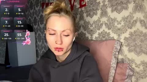Snapshot of porshes chatting on 09.12.25 HERES SILVIA AND OlIVIA WELCOME EVERYONE LOVENSE DOMI REACT TO YOUR TIPS LETS MAKE A GREAT SHOW TOGETHER online show from 09.12.25