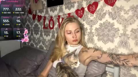 Snapshot of porshes chatting on 09.16.25 HERES SILVIA AND OlIVIA WELCOME EVERYONE LOVENSE DOMI REACT TO YOUR TIPS LETS MAKE A GREAT SHOW TOGETHER online show from 09.16.25