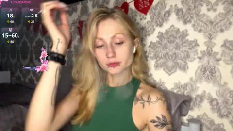 Snapshot of porshes chatting on 09.20.25 HERES SILVIA AND OlIVIA WELCOME EVERYONE LOVENSE DOMI REACT TO YOUR TIPS LETS MAKE A GREAT SHOW TOGETHER online show from 09.20.25