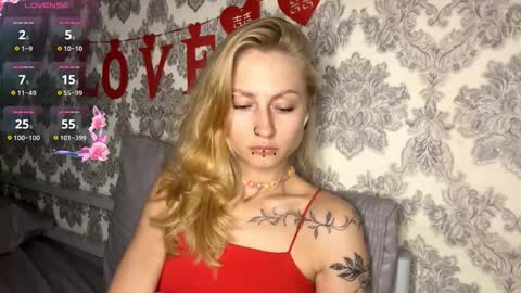Snapshot of porshes chatting on 09.23.25 HERES SILVIA AND OlIVIA WELCOME EVERYONE LOVENSE DOMI REACT TO YOUR TIPS LETS MAKE A GREAT SHOW TOGETHER online show from 09.23.25