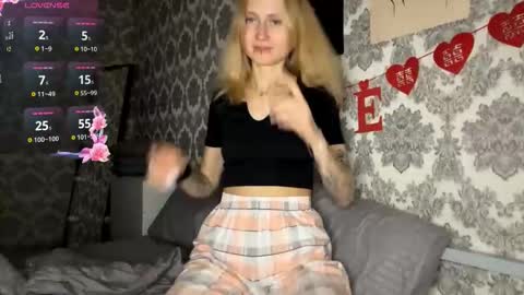 Snapshot of porshes chatting on 09.29.25 HERES SILVIA AND OlIVIA WELCOME EVERYONE LOVENSE DOMI REACT TO YOUR TIPS LETS MAKE A GREAT SHOW TOGETHER online show from 09.29.25