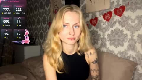 Snapshot of porshes chatting on 10.04.25 HERES SILVIA AND OlIVIA WELCOME EVERYONE LOVENSE DOMI REACT TO YOUR TIPS LETS MAKE A GREAT SHOW TOGETHER online show from 10.04.25
