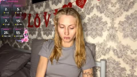 Snapshot of porshes chatting on 10.11.25 HERES SILVIA AND OlIVIA WELCOME EVERYONE LOVENSE DOMI REACT TO YOUR TIPS LETS MAKE A GREAT SHOW TOGETHER online show from 10.11.25