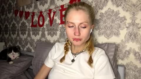 Snapshot of porshes chatting on 10.14.25 HERES SILVIA AND OlIVIA WELCOME EVERYONE LOVENSE DOMI REACT TO YOUR TIPS LETS MAKE A GREAT SHOW TOGETHER online show from 10.14.25