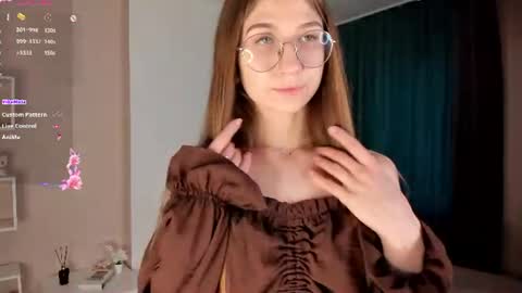 Snapshot of portia_bubbles chatting on 08.03.26 Elizabeth online show from 08.03.26