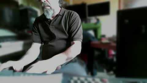 pose44600 online show from 04.05.26