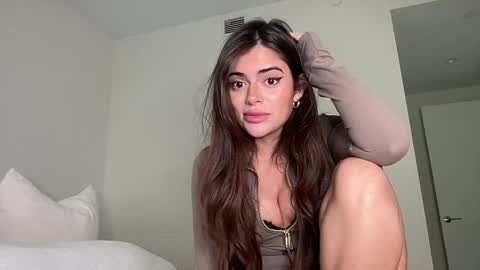 Snapshot of poutyselena chatting on 04.09.26 Selena online show from 04.09.26