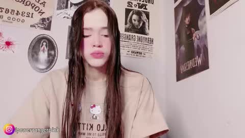 Snapshot of power_ranger_pink chatting on 02.05.26 genie online show from 02.05.26