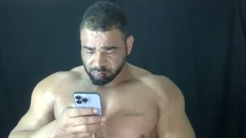 Snapshot of powerdmuscle chatting on 04.19.26 powerdmuscle online show from 04.19.26