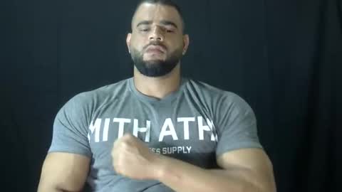 Snapshot of powerdmuscle chatting on 04.22.26 powerdmuscle online show from 04.22.26