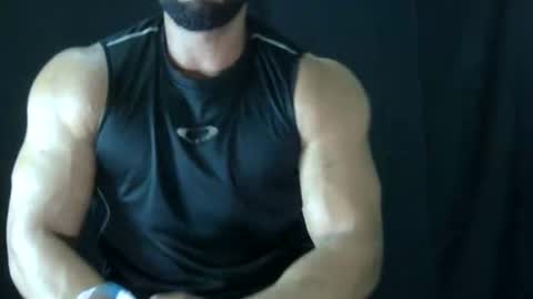 Snapshot of powerdmuscle chatting on 04.30.26 powerdmuscle online show from 04.30.26