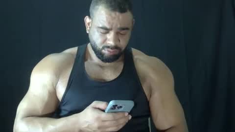 Snapshot of powerdmuscle chatting on 05.03.26 powerdmuscle online show from 05.03.26