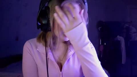 Snapshot of pr_in_cess_ chatting on 09.17.25 pr_in_cess_ online show from 09.17.25