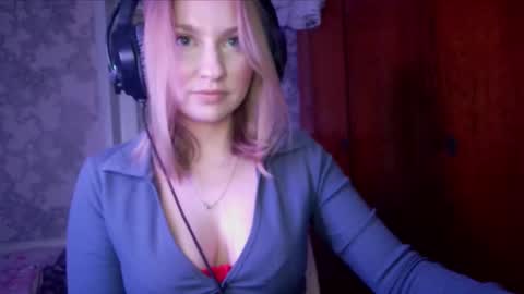 Snapshot of pr_in_cess_ chatting on 10.19.25 pr_in_cess_ online show from 10.19.25