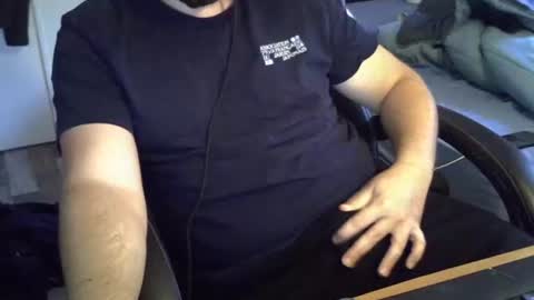 Snapshot of pralg chatting on 10.28.25 pralg online show from 10.28.25