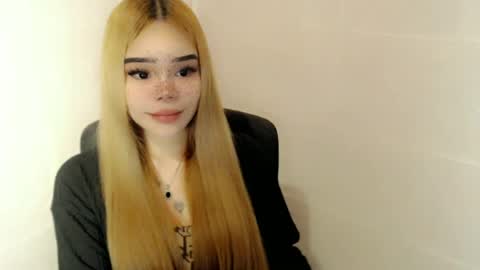 Snapshot of preciousangel69xxx chatting on 06.20.26 MAXXINE online show from 06.20.26