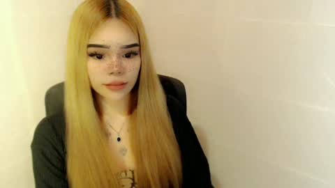 Snapshot of preciousangel69xxx chatting on 06.21.26 MAXXINE online show from 06.21.26