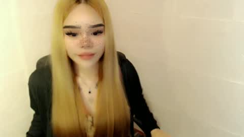 Snapshot of preciousangel69xxx chatting on 06.27.26 MAXXINE online show from 06.27.26