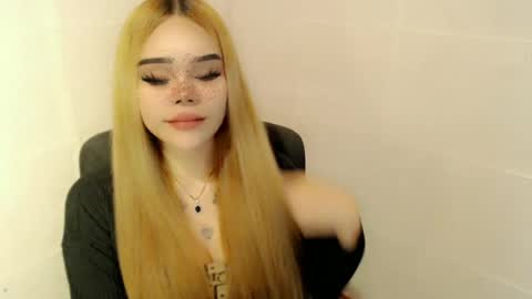 Snapshot of preciousangel69xxx chatting on 06.28.26 MAXXINE online show from 06.28.26