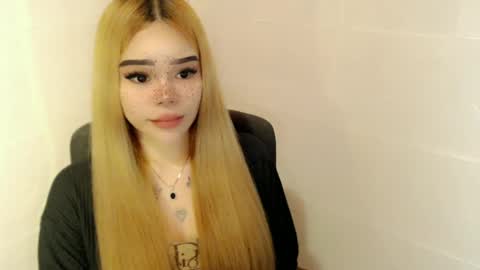 Snapshot of preciousangel69xxx chatting on 06.29.26 MAXXINE online show from 06.29.26