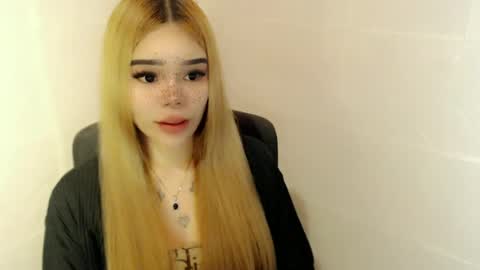 Snapshot of preciousangel69xxx chatting on 06.30.26 MAXXINE online show from 06.30.26