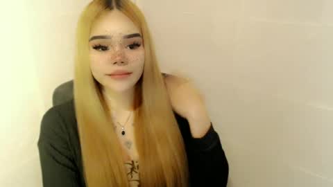 Snapshot of preciousangel69xxx chatting on 07.03.26 MAXXINE online show from 07.03.26