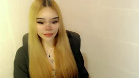 Snapshot of preciousangel69xxx chatting on 07.04.26 MAXXINE online show from 07.04.26