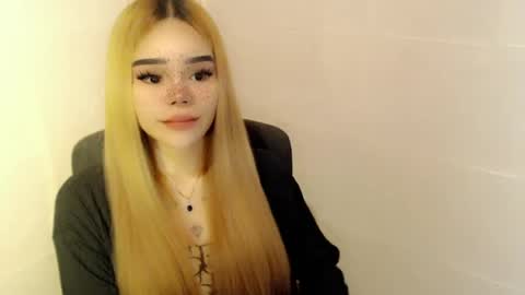 Snapshot of preciousangel69xxx chatting on 07.14.26 MAXXINE online show from 07.14.26