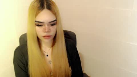 Snapshot of preciousangel69xxx chatting on 07.25.26 MAXXINE online show from 07.25.26