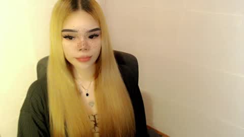 Snapshot of preciousangel69xxx chatting on 07.27.26 MAXXINE online show from 07.27.26
