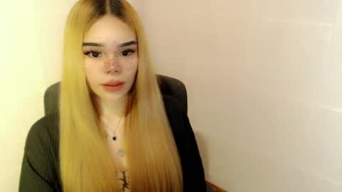 Snapshot of preciousangel69xxx chatting on 07.28.26 MAXXINE online show from 07.28.26