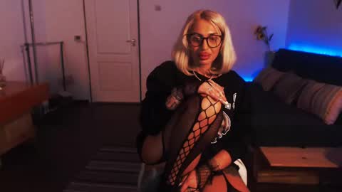 Victoria online show from 12.14.24