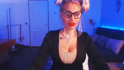 Victoria online show from 12.21.24